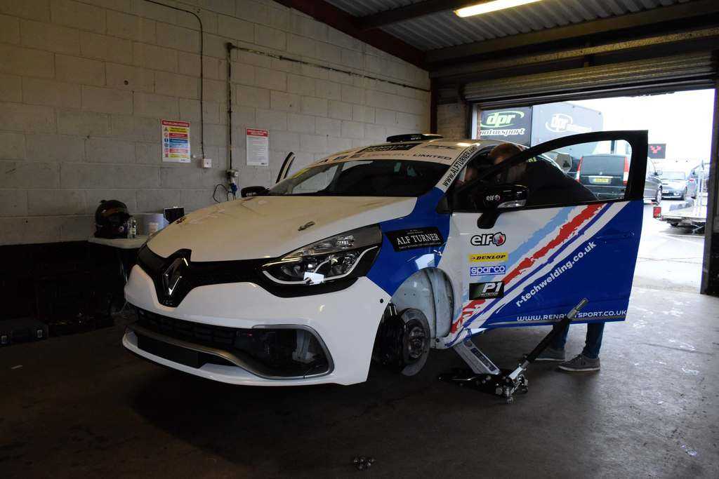 Ben Davis's Gen 4 Clio Cup Car